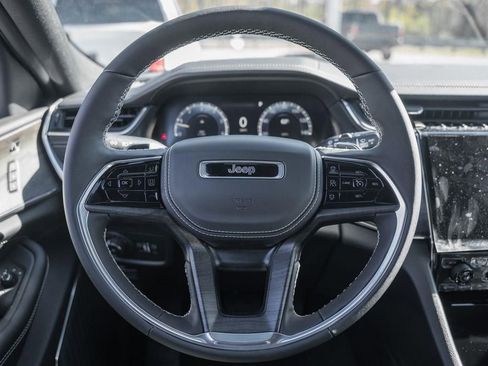 New 2025 Jeep Grand Cherokee Overland w/ Luxury Tech Group IV AWD/4WD image 28