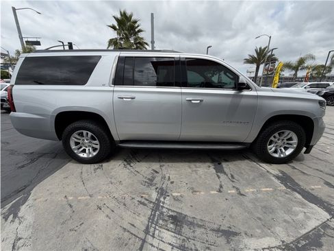 Used 2018 Chevrolet Suburban LT RWD image 8