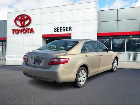 Used 2008 Toyota Camry LE FWD image 3
