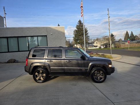 Used 2017 Jeep Patriot 4WD image 4