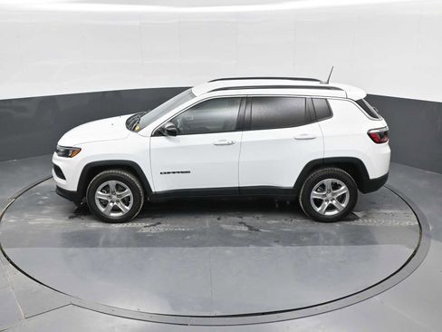 Used 2023 Jeep Compass Latitude image 27