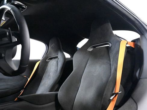 Used 2024 McLaren Artura RWD image 16