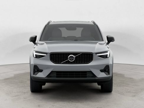 Used 2024 Volvo XC40 B5 Ultimate w/ Climate Package AWD/4WD image 2