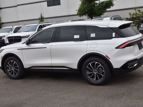 New 2026 Lincoln Nautilus Premier image 17