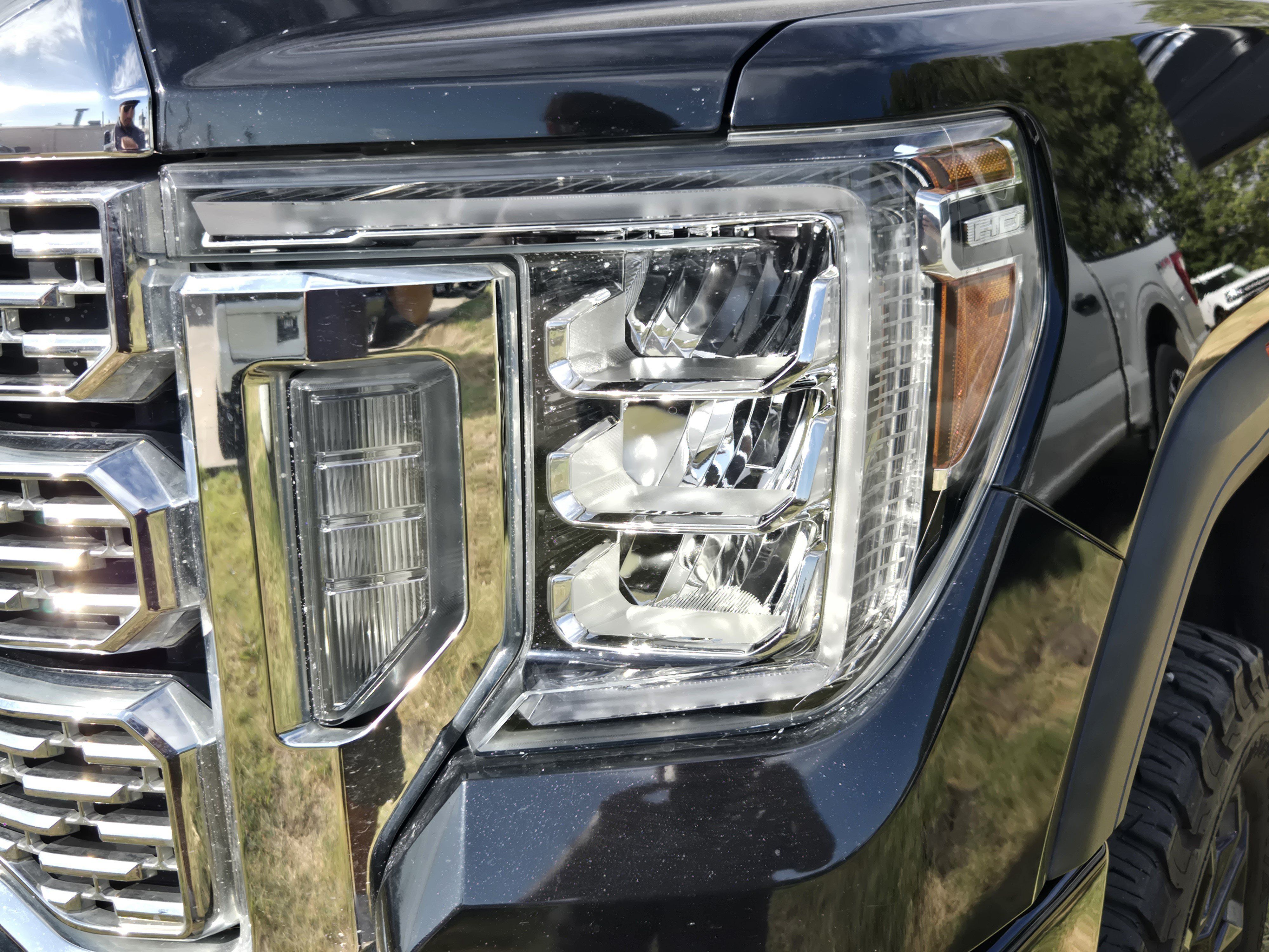 Used 2021 GMC Sierra 2500 Denali w/ Denali Black Diamond Edition AWD/4WD image 7