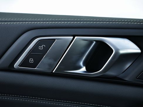 New 2026 BMW X5 xDrive50e w/ Climate Comfort Package image 17