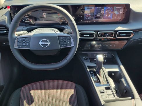 New 2026 Nissan Sentra SR w/ Floor Mat Package FWD image 5