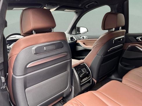 Used 2026 BMW X7 M60i image 29