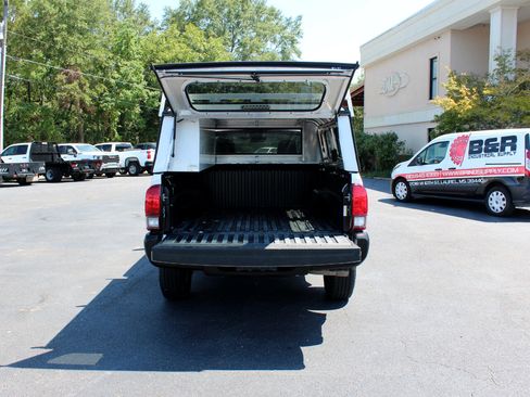 Used 2022 Toyota Tacoma SR image 13