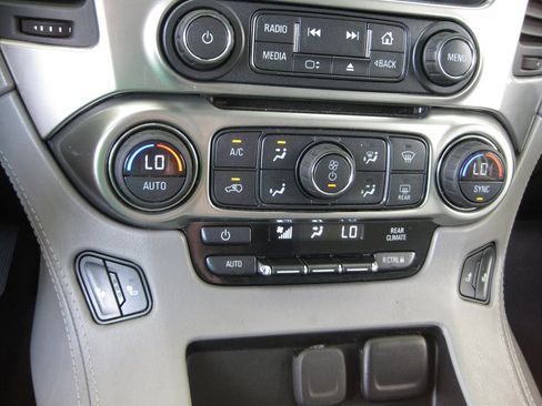 Used 2018 Chevrolet Suburban LT RWD image 20