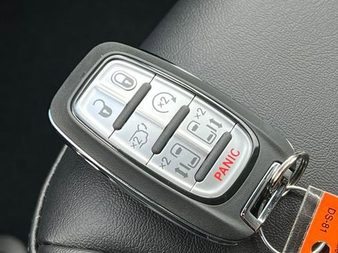 New 2026 Chrysler Pacifica Select w/ S Appearance Package image 33