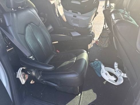 Used 2019 Chrysler Pacifica Touring-L Plus w/ Advanced Safetytec Group FWD image 29