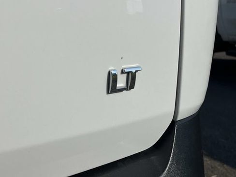 Used 2023 Chevrolet Traverse LT FWD image 11