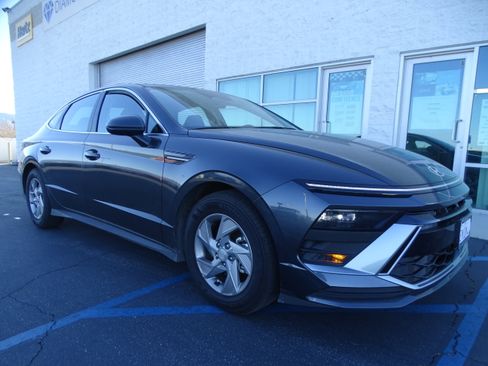 Used 2025 Hyundai Sonata SE image 3