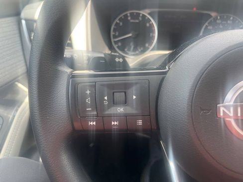 Used 2023 Nissan Rogue SV AWD/4WD image 2
