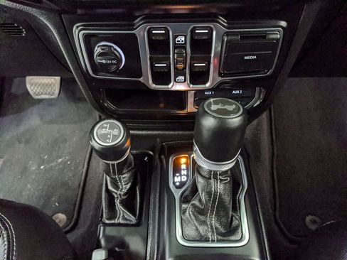 Used 2021 Jeep Wrangler Unlimited Sahara w/ Cold Weather Group image 10