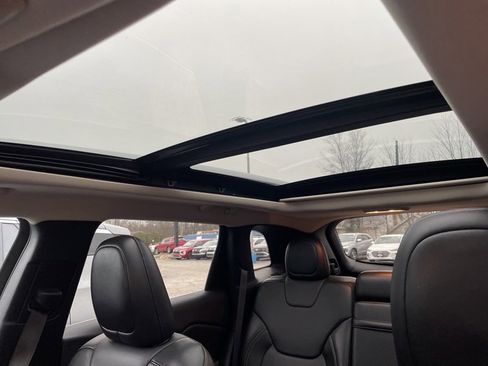 Used 2016 Jeep Cherokee Limited image 11