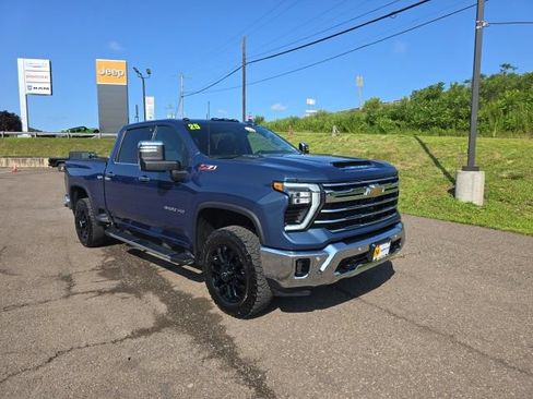 Used 2025 Chevrolet Silverado 3500 LTZ w/ LTZ Plus Package AWD/4WD image 2