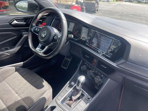 Used 2019 Volkswagen Jetta GLI FWD image 4