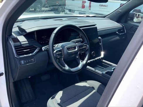 Used 2025 GMC Acadia Elevation AWD/4WD image 13