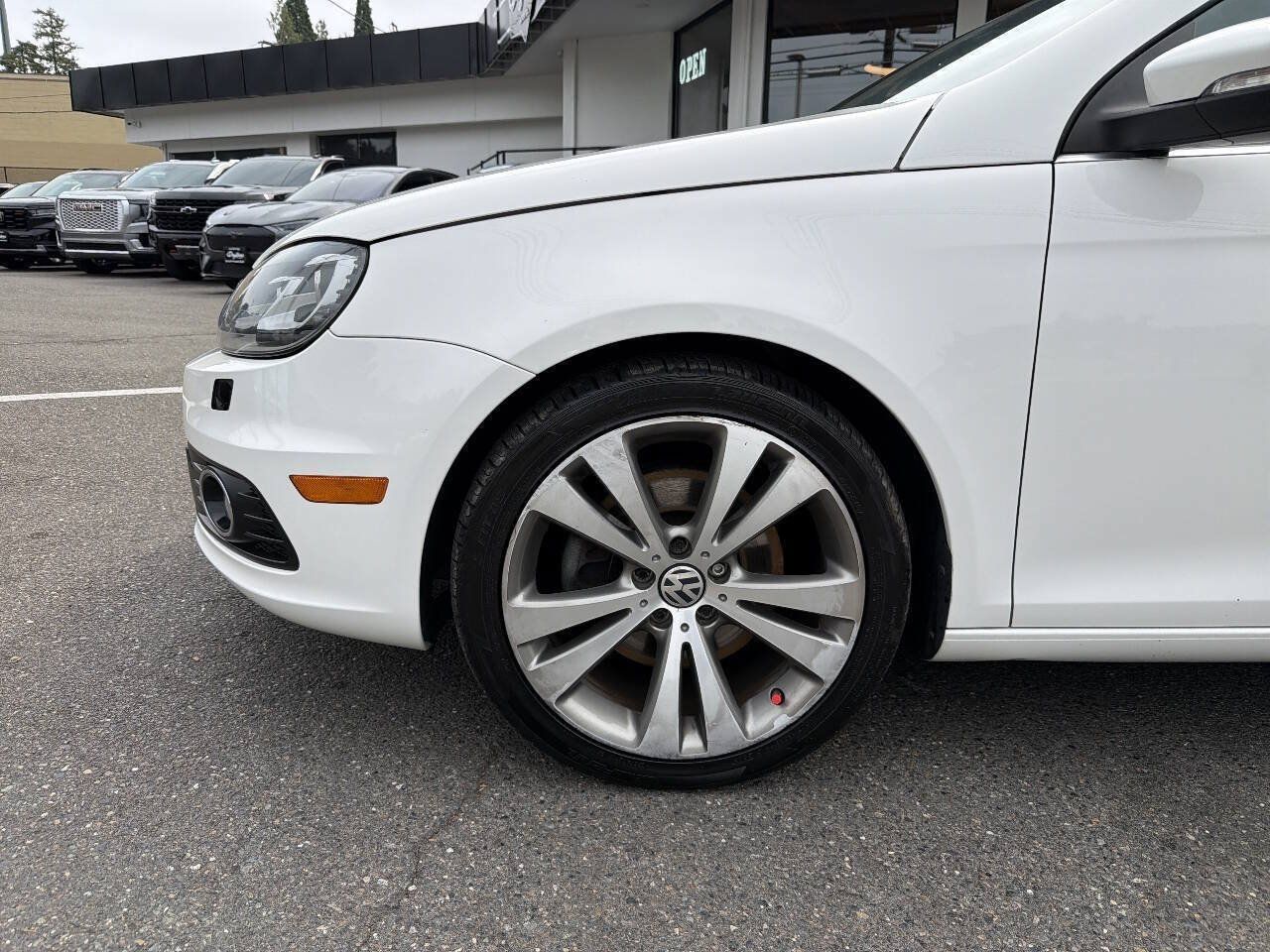 Used 2013 Volkswagen Eos Lux FWD image 9