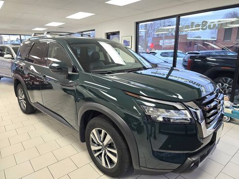 Used 2023 Nissan Pathfinder SL AWD/4WD image 3