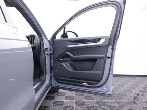 Certified 2026 Porsche Cayenne S AWD/4WD image 34