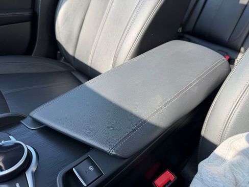 Used 2017 Alfa Romeo Giulia image 14