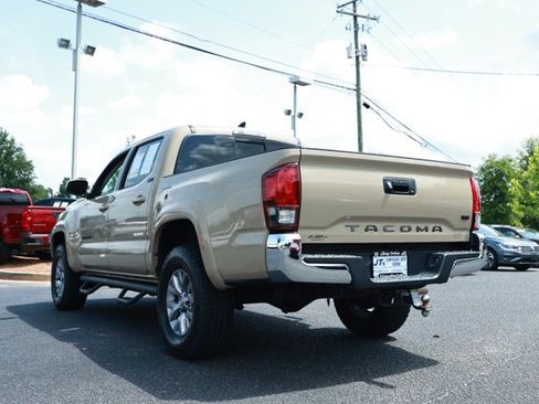 Used 2018 Toyota Tacoma SR5 RWD image 9