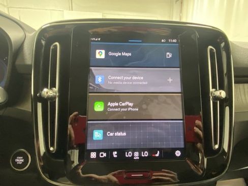 Certified 2024 Volvo XC40 B5 Plus w/ Protection Package Premier image 18