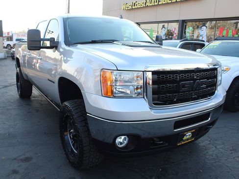Used 2011 GMC Sierra 2500 SLT w/ SLT Convenience Package image 8