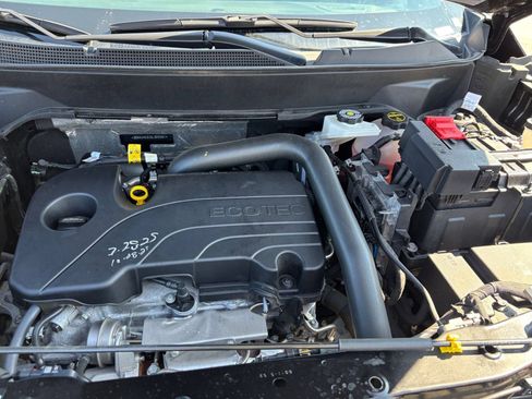 Used 2025 Chevrolet Equinox LT FWD image 32