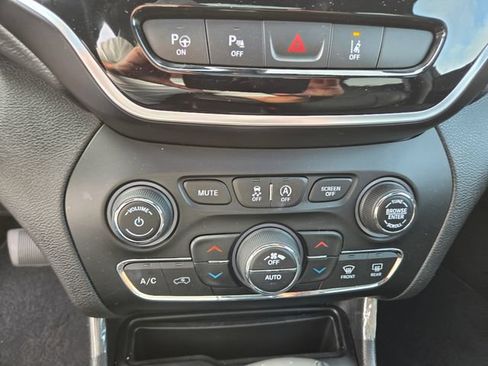Used 2021 Jeep Cherokee High Altitude AWD/4WD image 8