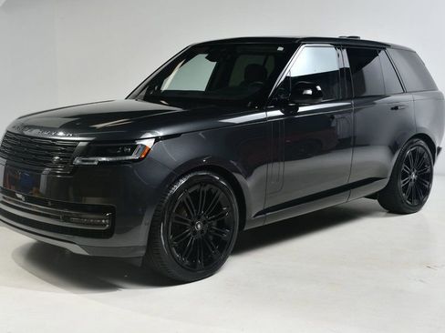 Used 2023 Land Rover Range Rover SE image 2