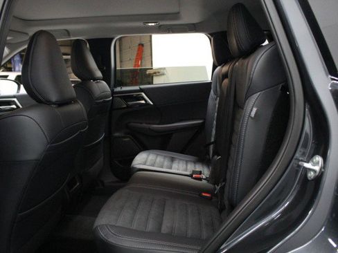 New 2026 Mitsubishi Outlander SE image 24
