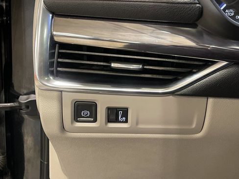 Used 2020 Cadillac XT4 Luxury w/ Cold Weather Package FWD image 31