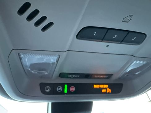 Used 2020 Chevrolet Equinox LT w/ Driver Convenience Package image 26