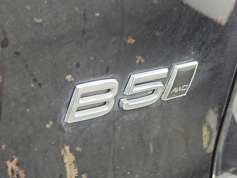 Used 2023 Volvo XC40 B5 Plus w/ Climate Package AWD/4WD image 4