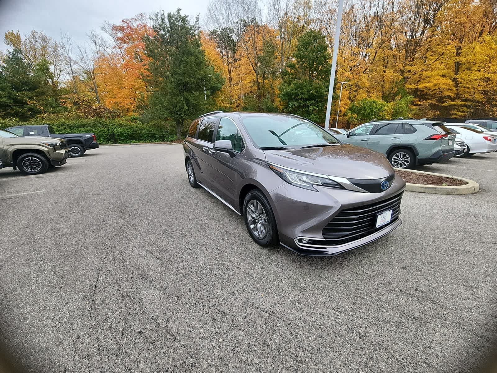 Used 2022 Toyota Sienna XLE AWD/4WD image 25