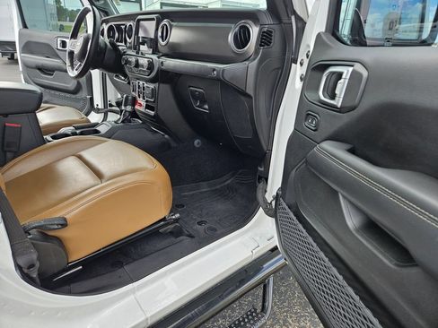 Used 2022 Jeep Gladiator Rubicon w/ Dual Top Group AWD/4WD image 25