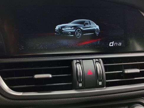 Used 2024 Alfa Romeo Giulia Veloce image 24
