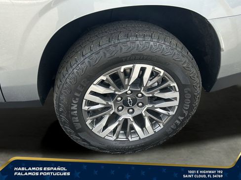Used 2025 Chevrolet Suburban Z71 AWD/4WD image 11