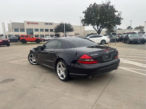 Used 2011 Mercedes-Benz SL 550 image 2