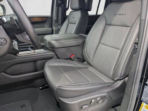 Used 2025 GMC Yukon XL Denali w/ Denali Reserve Package image 15