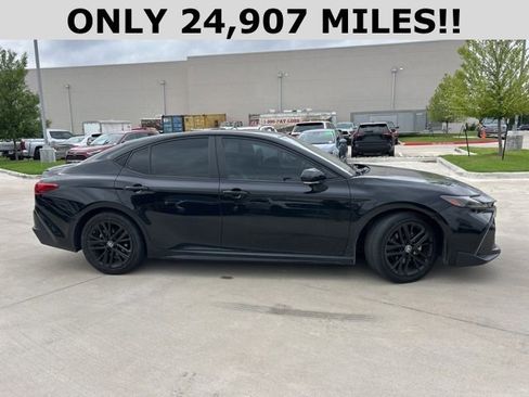 Used 2025 Toyota Camry SE w/ Convenience Package FWD image 2
