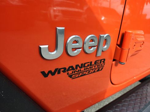 Used 2019 Jeep Wrangler Unlimited Sport S image 25