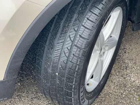 Used 2017 Ford Explorer XLT image 30