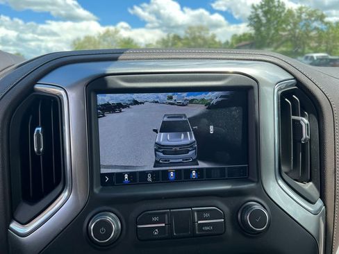 Used 2021 Chevrolet Silverado 1500 LTZ w/ LTZ Premium Package AWD/4WD image 16