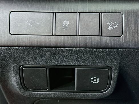 Used 2025 Hyundai Kona SEL FWD image 17
