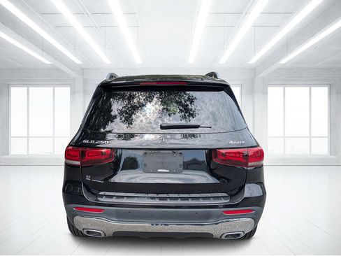 Used 2022 Mercedes-Benz GLB 250 4MATIC image 4